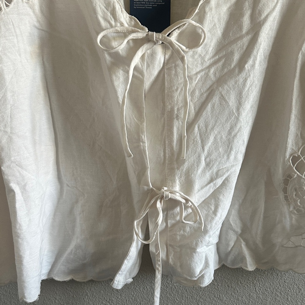 NWT White Linen Blend Tie-Front Cutwork Tank - Picture 4 of 6
